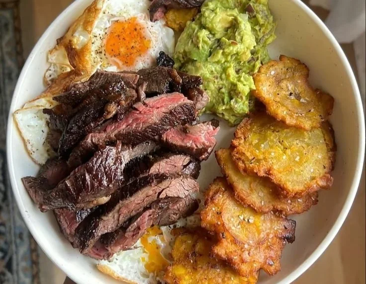 Bavette avec œuf frit, un plat savoureux et réconfortant