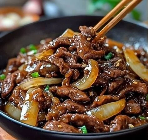 Bœuf Sauté aux Oignons, plat savoureux et appétissant