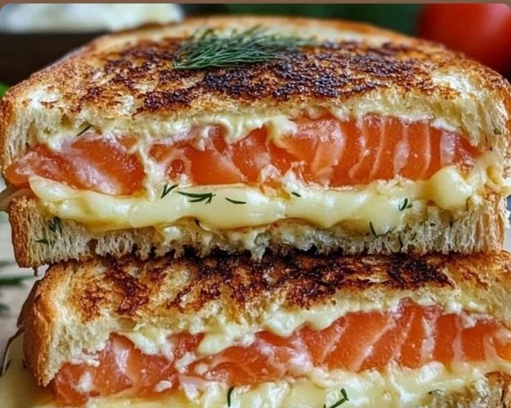 Croque-Norvégien au Saumon Fumé, un plat savoureux et croustillant