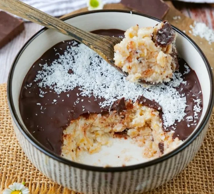 Recette de Porridge façon Bounty, un petit-déjeuner savoureux et nutritif.