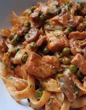 Recette de poulet stroganoff savoureuse avec champignons et crème