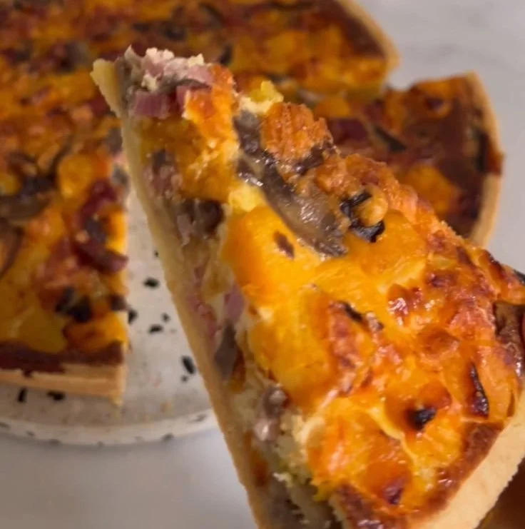 Quiche aux champignons, butternut, lardons et cheddar, savoureuse et réconfortante